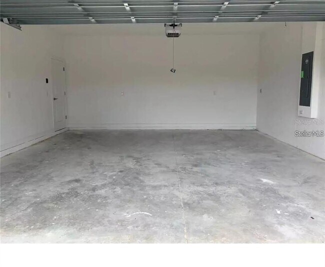 Building Photo - 1323 Oak Crest St