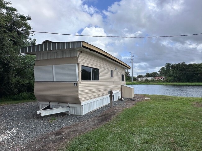 Building Photo - 1/1 Mobile Home - Rent to own - Zephyrhills, FL