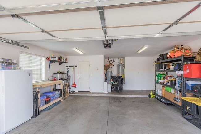 Building Photo - Beautiful 3 Bed 2 Bath Home