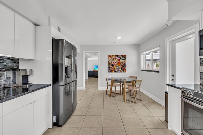 Building Photo - 2812 NE 27th St