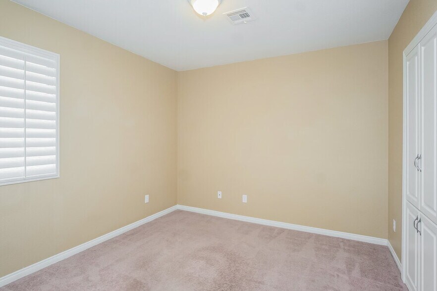Building Photo - 245 Amber Light Ct