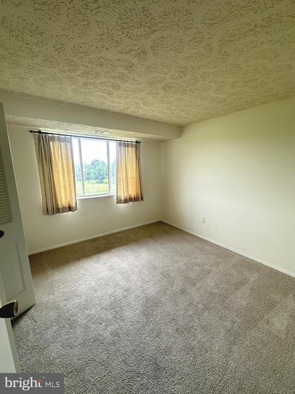 Building Photo - 995L Heather Ridge Dr