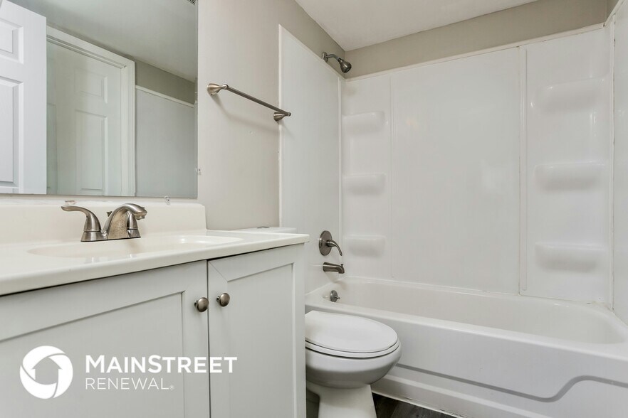 Building Photo - 448 Far Hill Dr