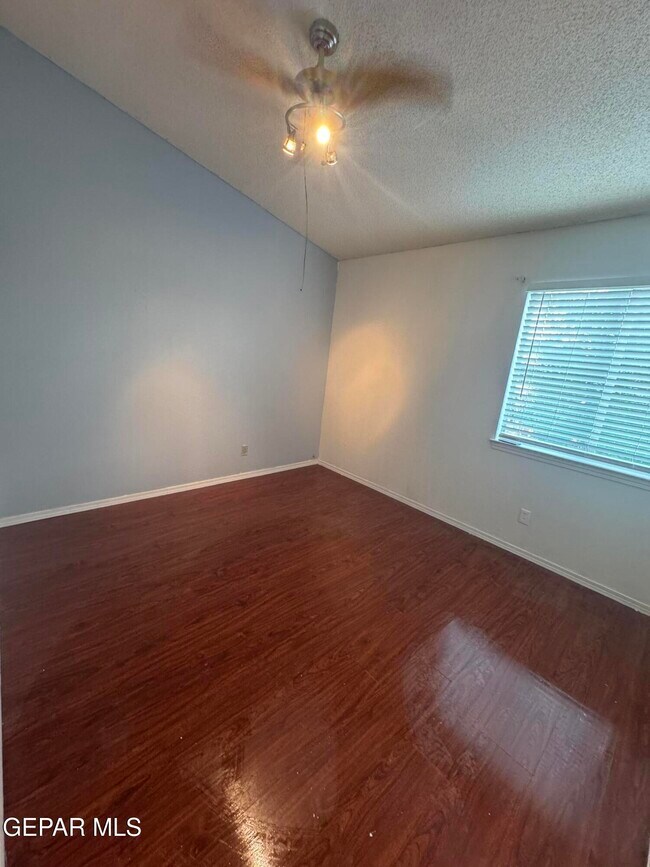 Building Photo - 3033 Tierra Humeda Dr