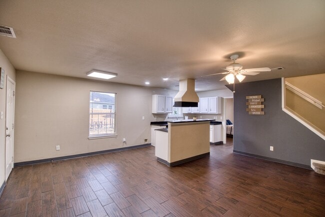 Building Photo - 1622 Dove Run