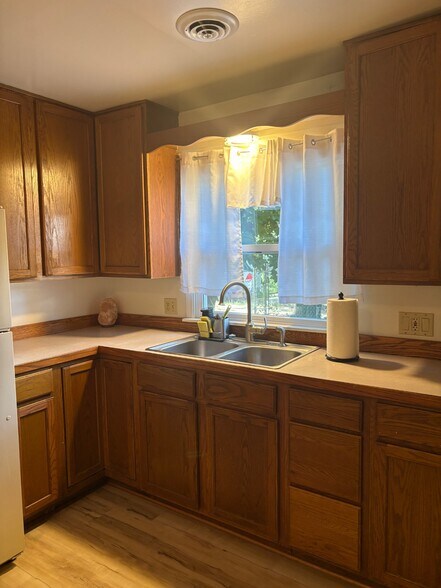Building Photo - 3705 Burchfield Dr