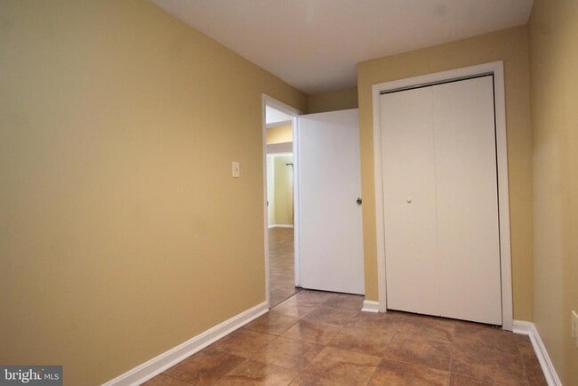 Building Photo - 8072 Sleepy View Ln