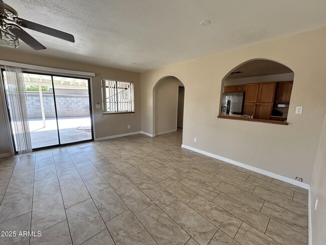 Building Photo - 523 N Los Feliz Dr