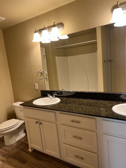 Building Photo - 903 Dart Ct