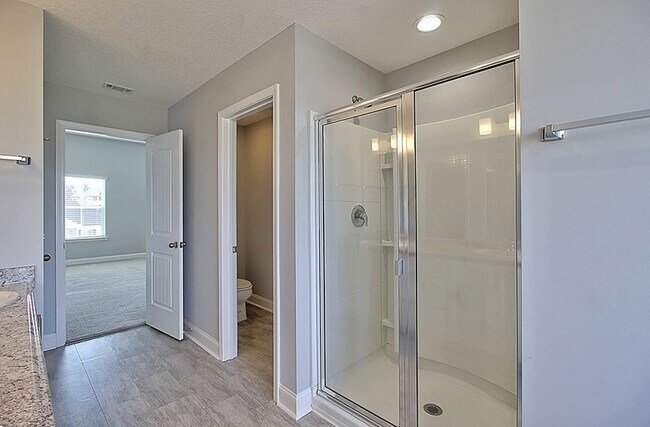 Building Photo - 566 Burke Dr