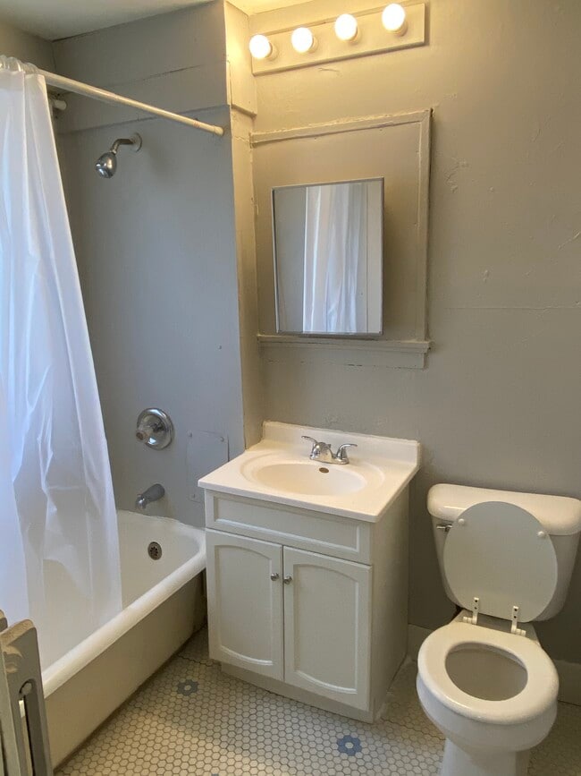 Building Photo - 3032 W Pierce St