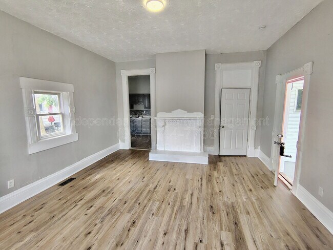 Building Photo - 817 S Main St