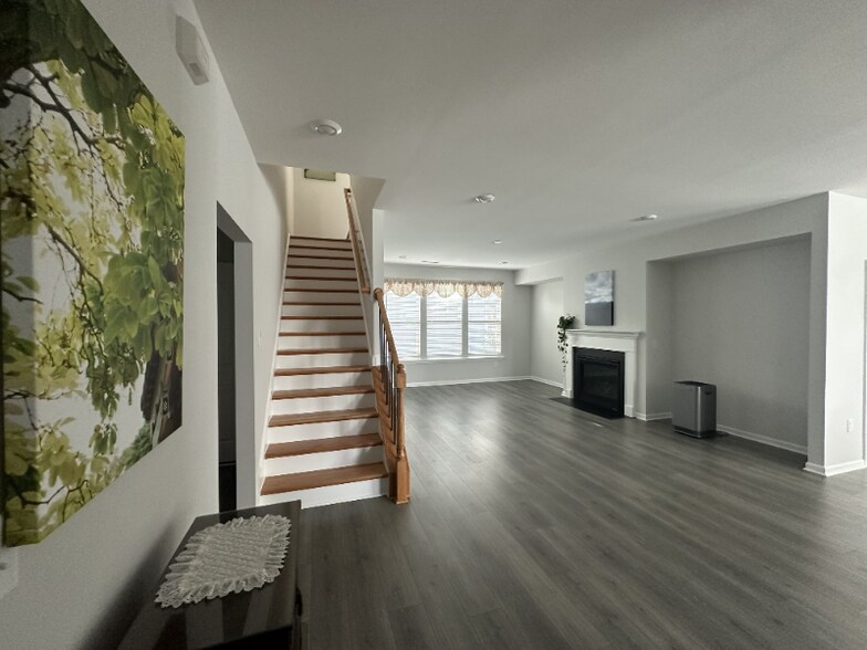 Building Photo - 7125 Crested Iris Pl