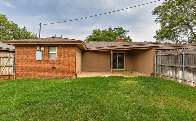 Building Photo - 3406 65th Dr