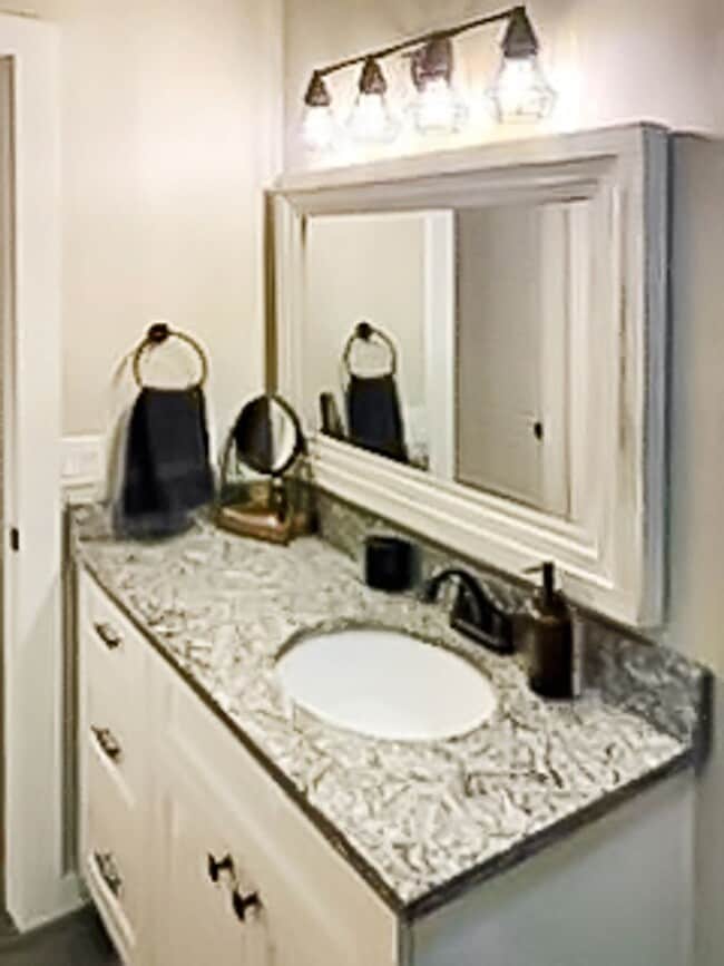 Building Photo - Charming 3 Bedroom 2 Bath Home