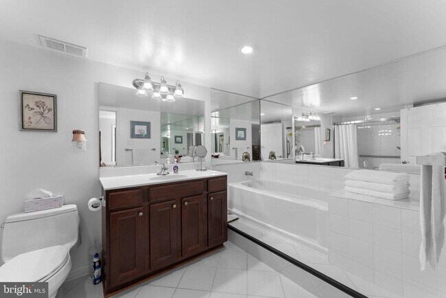 Building Photo - 1515 S Arlington Ridge Rd
