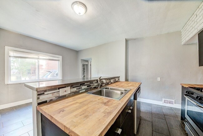 Building Photo - 311 Boggs Ave