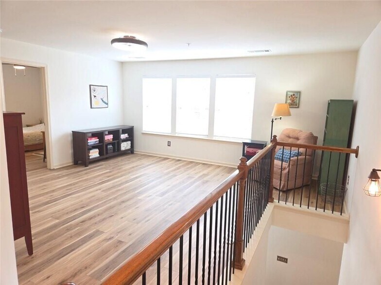 Building Photo - 2281 Attewood Dr
