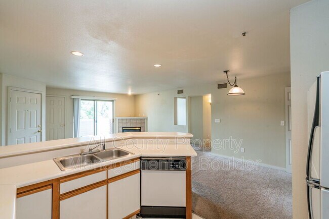 Building Photo - 33 S Boulder Cir