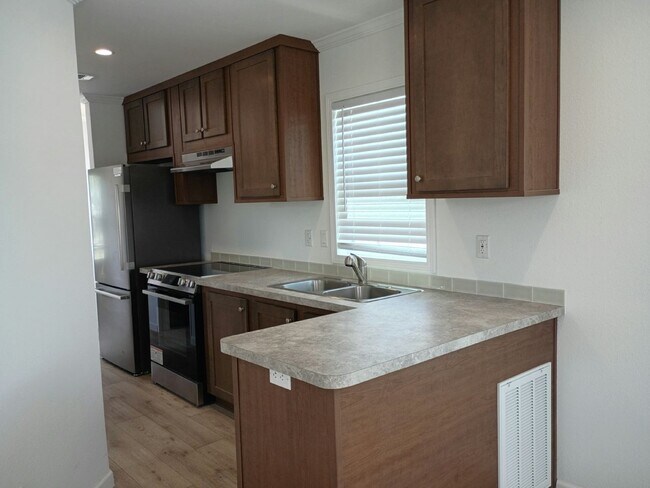 Building Photo - 32 Lily Dr