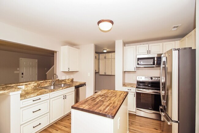 Building Photo - 139 Peterborough Dr
