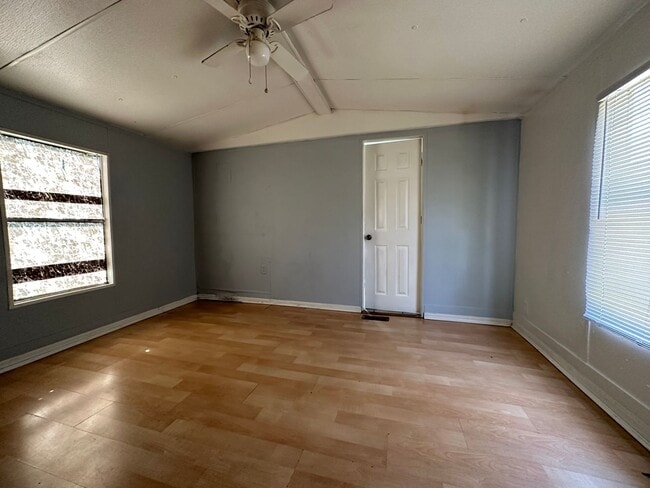 Building Photo - 3/2 Mobile Home  Dover