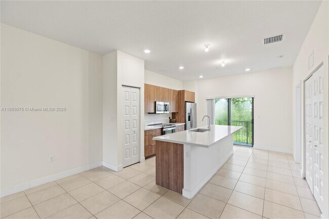 Building Photo - 7831 NW 104th Ave