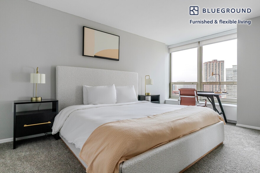 Building Photo - 3450 N Lake Shore Dr