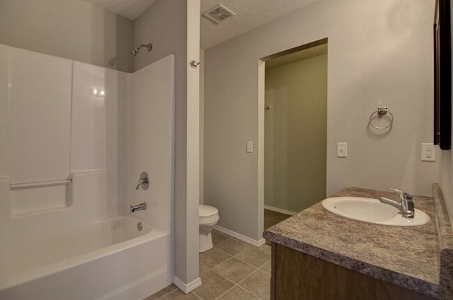 Building Photo - 3 Bedroom in Republic Schools!