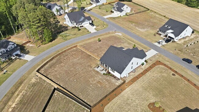 Building Photo - 192 Castle Pond Way