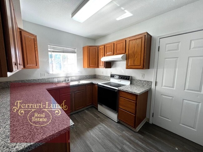 Building Photo - Beautifully renovated tiny home in Sparks ...