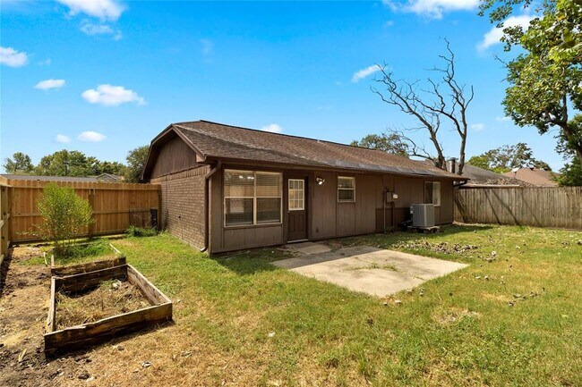 Building Photo - 126 Wood Hollow Dr