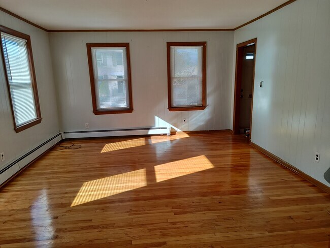 Building Photo - 32 Pleasant St