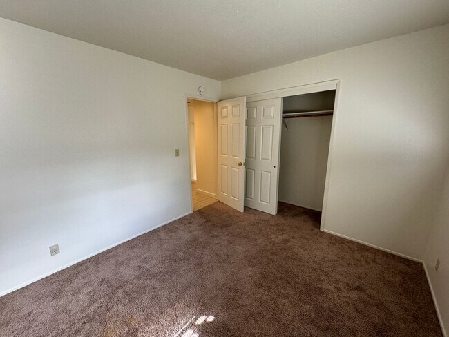 Building Photo - Pinehurst Ave 412-414