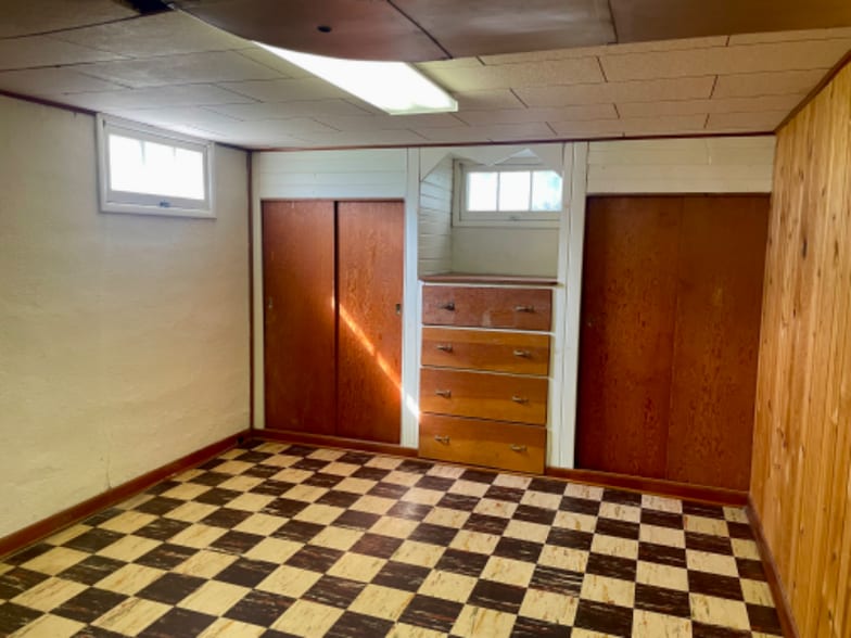 Building Photo - 778 4th Ave W