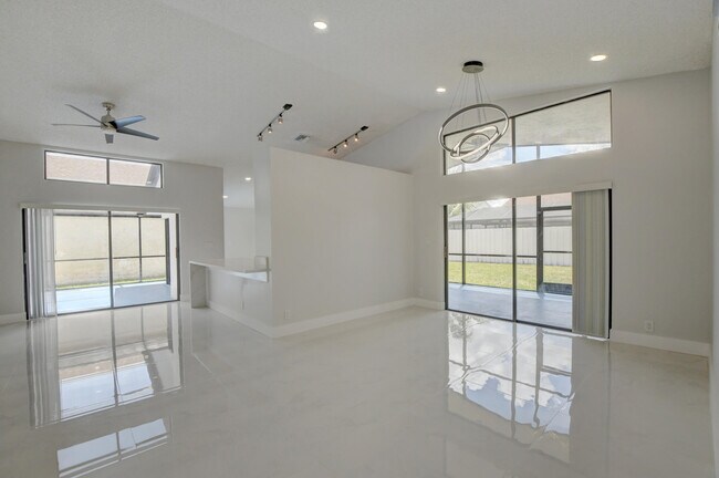 Building Photo - 20995 Country Creek Dr