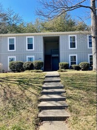 Building Photo - Black Mountain Rental!