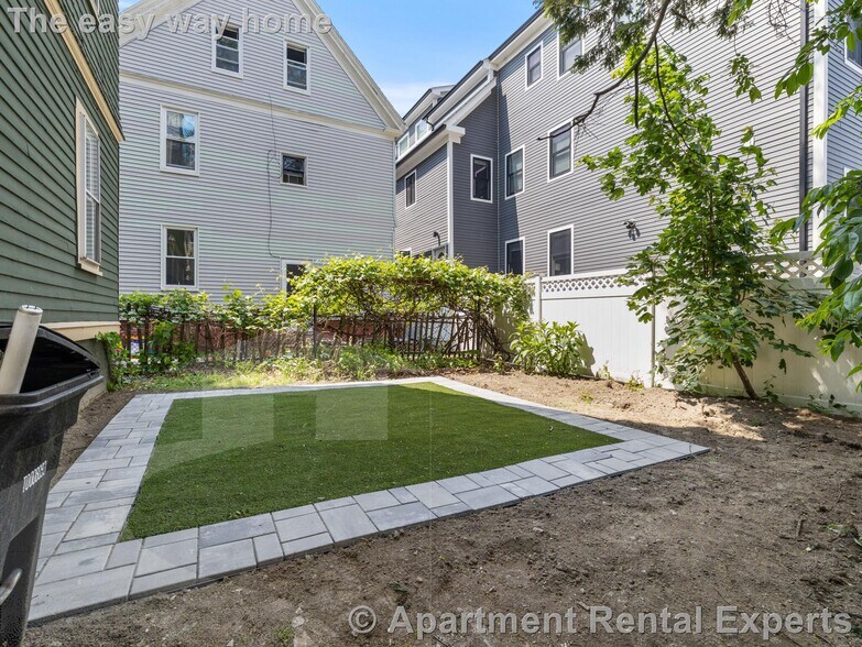 Building Photo - 59 Hawthorne St