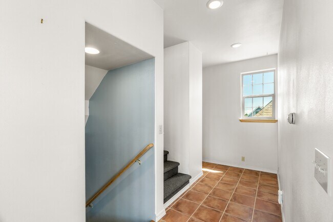 Building Photo - 1140 Ocean Shores Blvd SW