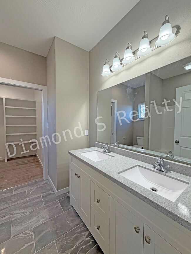 Building Photo - New Construction!  Gorgeous Home with All The Things!