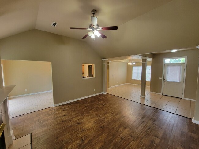 Building Photo - 1303 E Ken Leach Ct