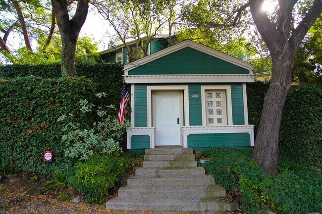 Building Photo - Beautiful 3 Bedroom Mission Canyon Home wi...