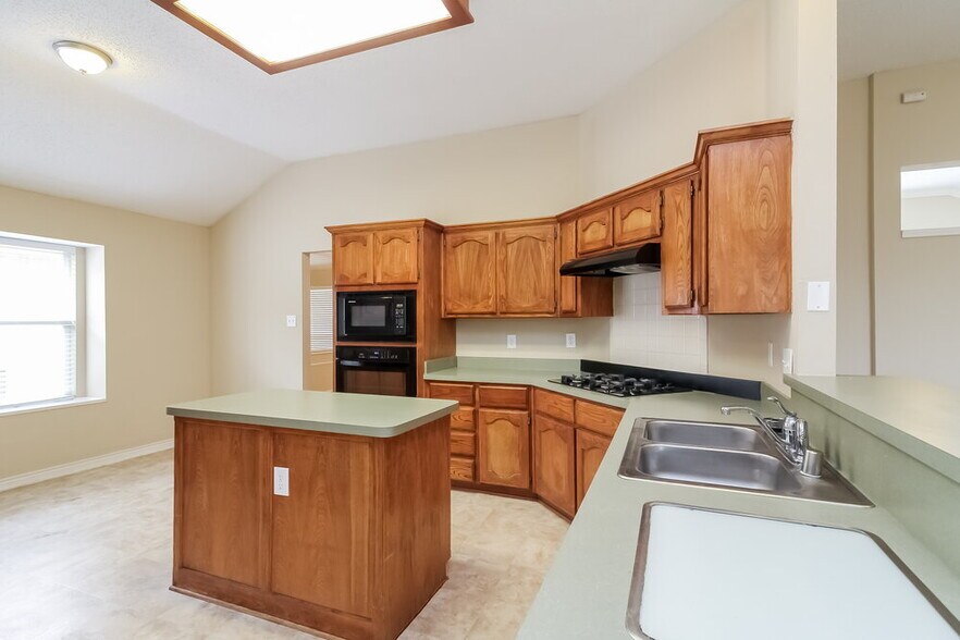 Building Photo - 1554 Cardigan Ln