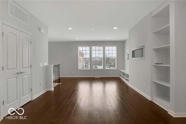 Building Photo - 2025 Broughton St