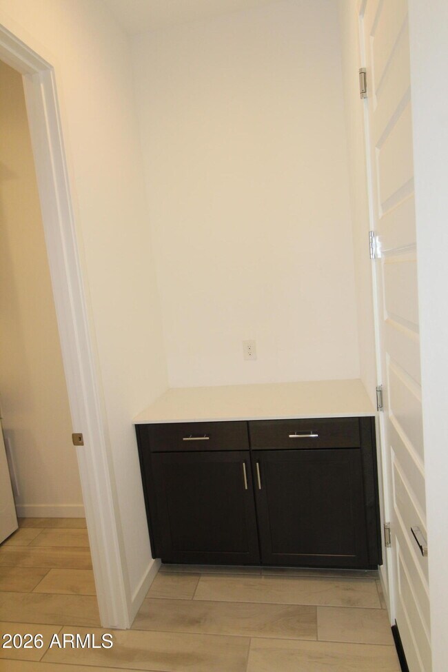 Building Photo - 3831 E Rainbow Dr