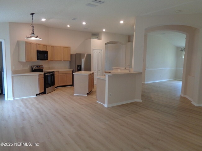 Building Photo - 153 Dover Bluff Dr