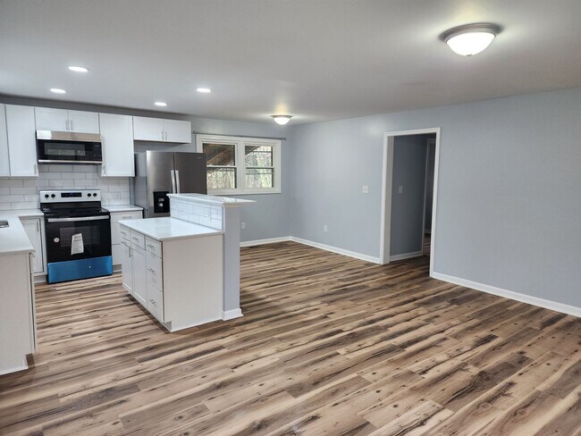 Building Photo - 3 bed 1 Bath Home Mount Airy