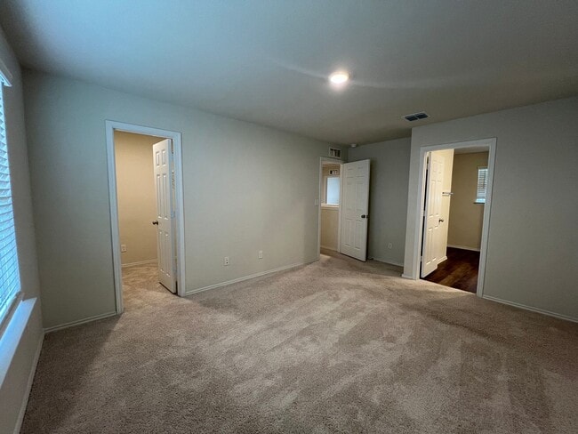 Building Photo - Stunning 4 bdrm Two-Story in  NBTX