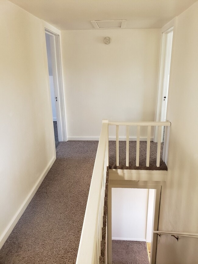 Building Photo - 302 Miles Ave