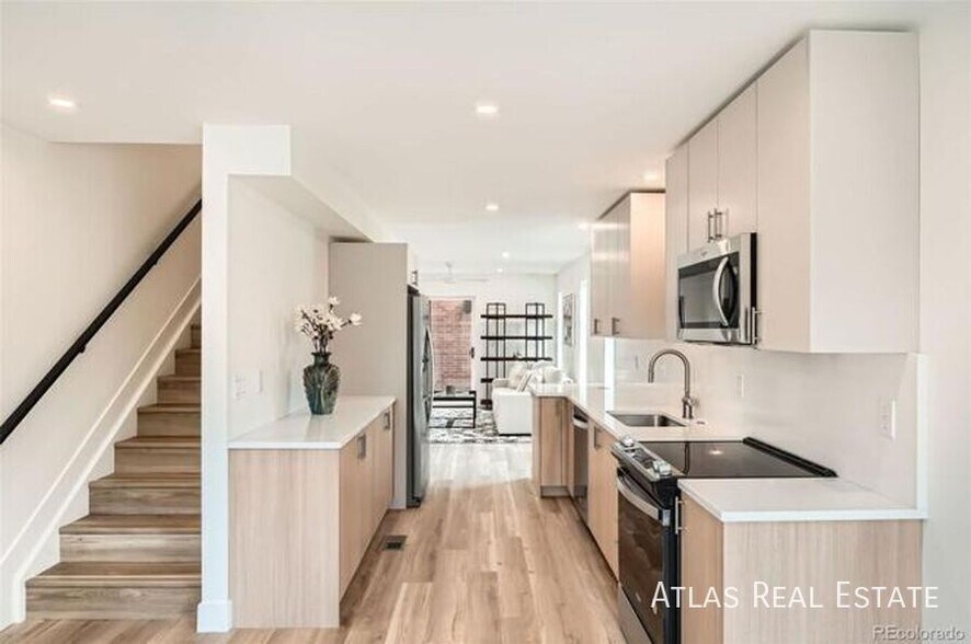 Building Photo - 115 W 2nd Ave